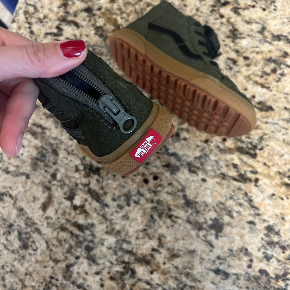 Vans Kids Olive High-Top Sneakers